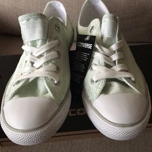 Converse Shoes - Converse low top sneaker Converse Shoes - Converse low top sneaker